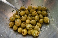 Süßkartoffelsalat mit grünen Oliven - Slada batata halwa
